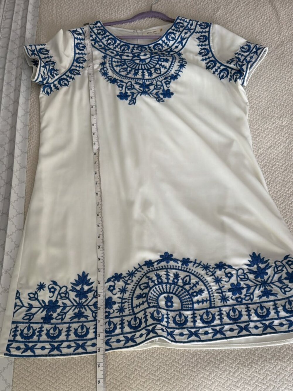 Sis Sis White & Blue Embroidered Shift Dress – Size Medium